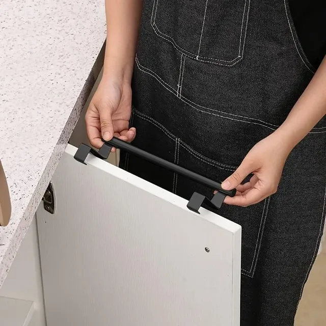 Porte-serviettes en fil métallique d'acier sur armoire – vue 3