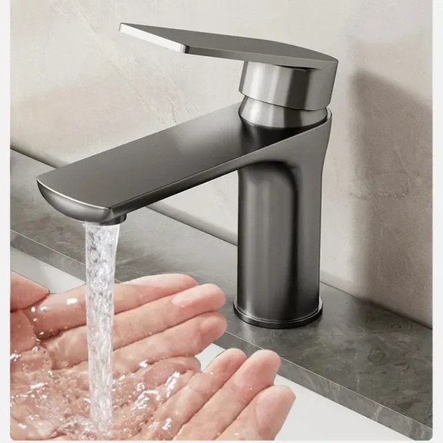 Robinet de lavabo de salle de bains à domicile – vue 6
