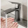 Robinet de lavabo de salle de bains à domicile – vue 6