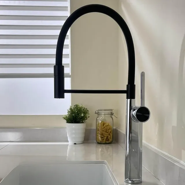 Robinet de cuisine à nervures en or brossé – vue 4