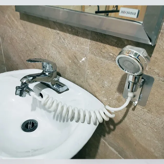 Connecteur de robinet d'eau bidirectionnel pour toilettes