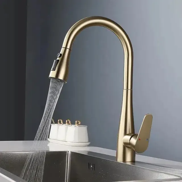 Robinet de cuisine extractible en or brossé – vue 5