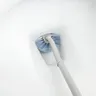 Brosse courbe de toilette de type S suspendue au mur de… – vue 2