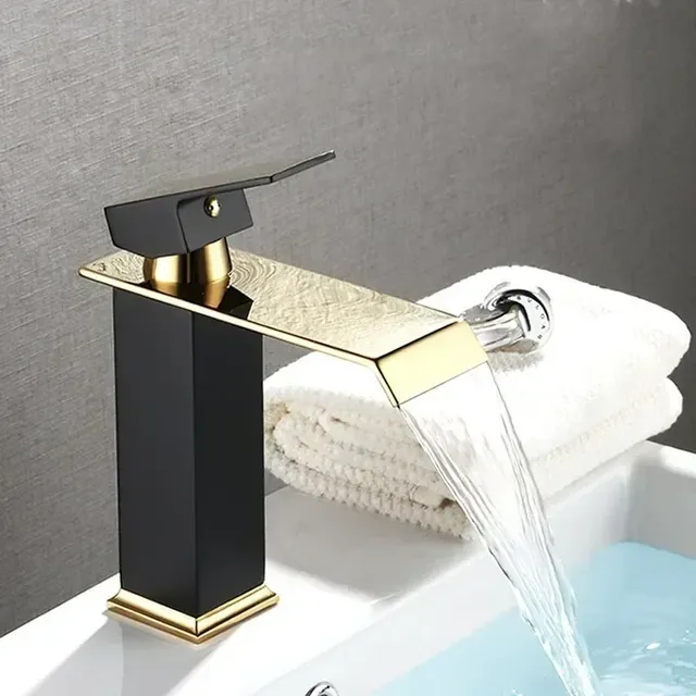 Robinet de lavabo chaud et froid – vue 3