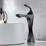 Robinet de lavabo de salle de bains noir et chromé – vue 2