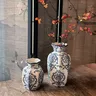 Vase peint à la main en porcelaine bleue et blanche – vue 2