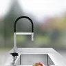 Robinet d'évier de cuisine moderne avec lave-tasse – vue 6