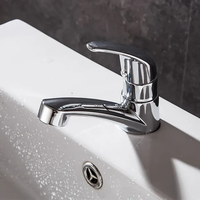 Robinet de lavabo de salle de bains à trou unique chromé – vue 3