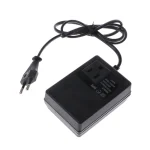 Adaptateur prise UE 200W 220V 110V convertisseur tension voyage compact portable noir plastique câble fixé sécurité efficacité