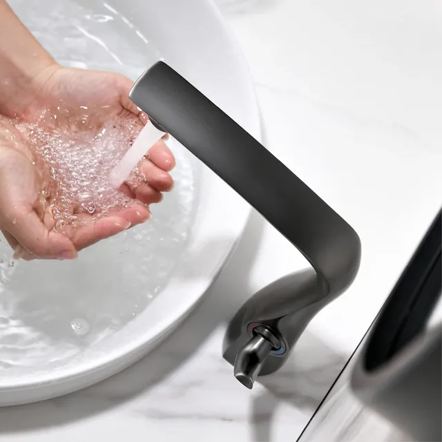 Salle de bain en laiton or rose de luxe – vue 6