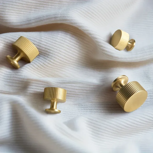 Boutons d'armoire rétro en laiton – vue 5