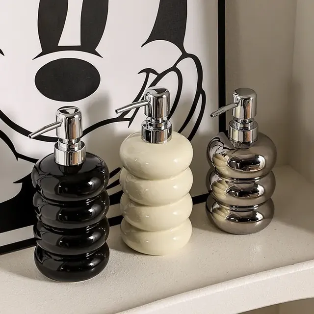 Bouteille de désinfectant pour les mains en céramique – vue 3
