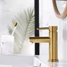 Robinet de salle de bains en tache – vue 2