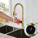 Robinet d&rsquo;évier de cuisine à capteur de luxe moderne, mélangeur d&rsquo;eau chaude et froide, affichage de la température extractible, robinets de cuisine tactiles à Induction Robinet Touchless haut de gamme en or brossé