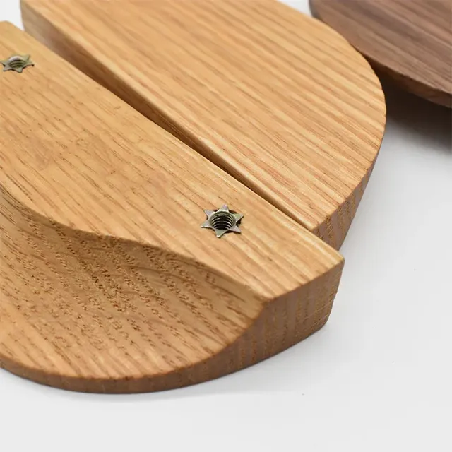 Bouton de porte en bois massif semi-transparent – vue 5