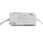 pilote LED courant constant 240300mA puissance 8 24W 24 40W CA165265V CC2485V compact rectangulaire plastique blanc ventilation fixation encastrable CE