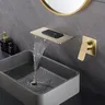 Robinet de lavabo cascade mural doré – vue 4