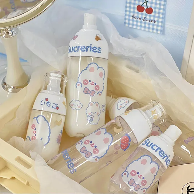 Bouteille distributrice de voyage avec autocollant mignon