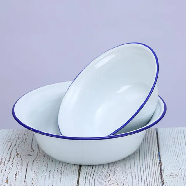 Bol en émail blanc