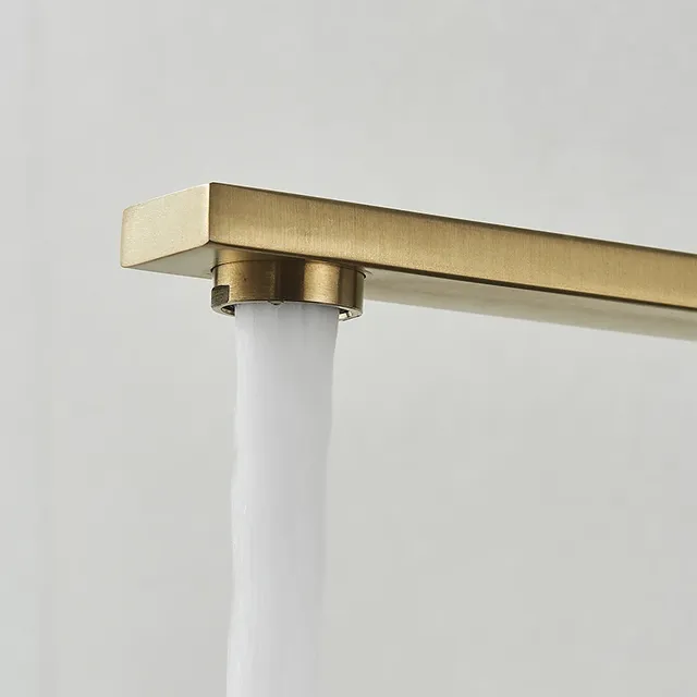 Robinet de cuisine carré doré avec brosse – vue 2