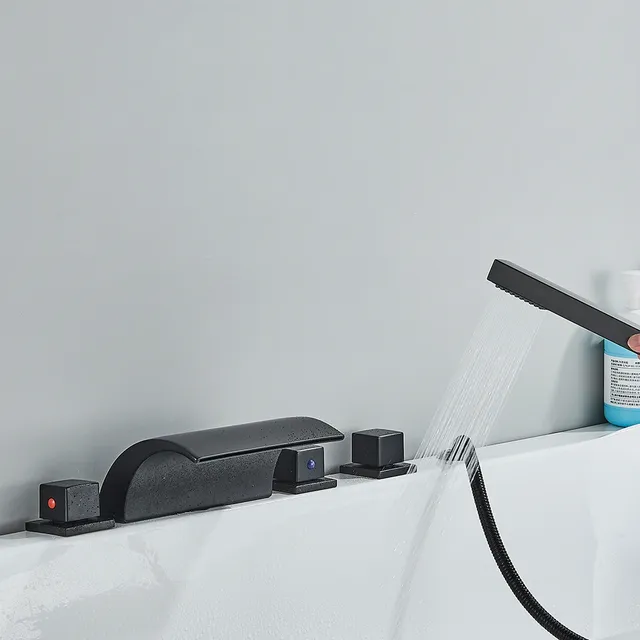 Robinet de baignoire cascade en laiton noir – vue 3