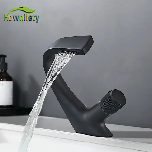 Cascade d'eau douce froide et chaude – vue 2