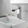Salle de bains maison trois couleurs cascade lavabo en… – vue 1