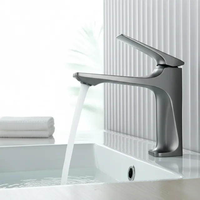 Robinet mitigeur d'eau chaude et froide gris