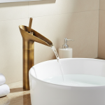 Robinet de lavabo classique, cascade de Style Antique, robinet de salle de bains, robinet chaud et froid en Bronze, robinet d&rsquo;eau de Type gobelet à trou unique