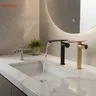 Robinet de lavabo cascade de salle de bains – vue 1