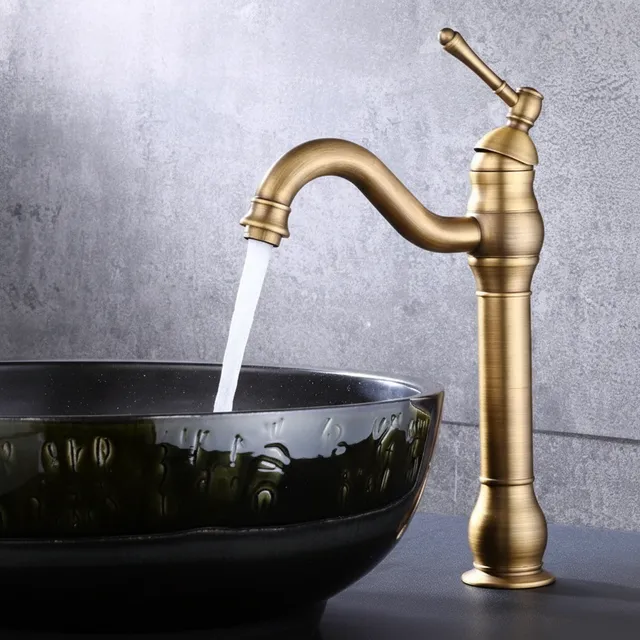 Robinet de lavabo doré à poignée unique