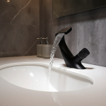 Robinet de lavabo cascade tout en cuivre noir, robinet de lavabo de toilette chaud et froid, lavabo sous le comptoir, robinet à trou unique