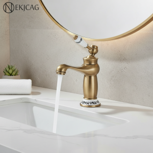 Robinet de centre commercial à poignée unique, robinet de bassin en laiton, grue montée sur pont, robinet d’eau chaude et froide, finition bronze antique Robinet de centre commercial à poignée unique, robinet de bassin en laiton, grue montée sur pont, robinet d’eau chaude et froide, finition bronze antique