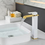 Robinet mitigeur de lavabo, cascade de salle de bains en or et blanc, robinet d&rsquo;évier chaud et froid