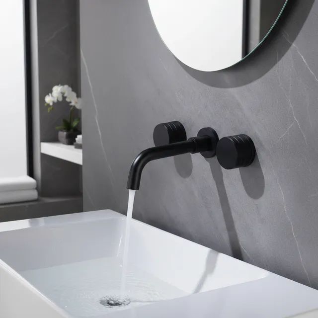 Robinet de salle de bains noir de luxe encastré