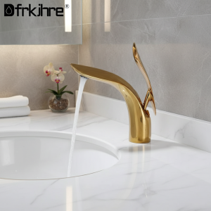 Robinet d&rsquo;eau froide et chaude monté sur pont, bassin doré F/05 et or rose