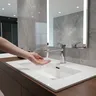 Robinet de salle de bains moderne en laiton