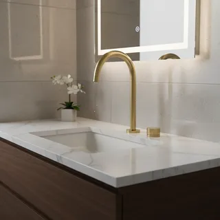 Robinet de lavabo en or brossé