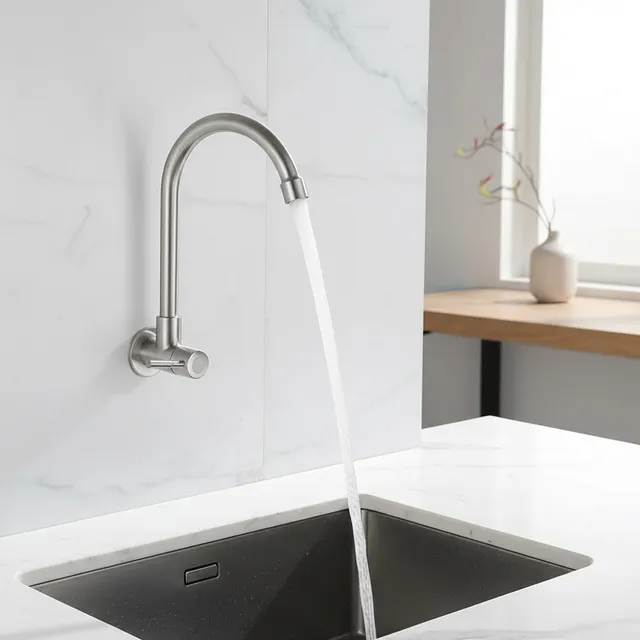 Robinet de cuisine mural en acier inoxydable