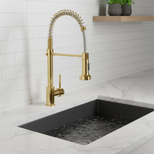 Robinet d’évier de cuisine en or, une poignée, robinet d’eau chaude et froide à ressort, salle de bains montée sur le pont, grue de cuisine noire mate Robinet d’évier de cuisine en or, une poignée, robinet d’eau chaude et froide à ressort, salle de bains montée sur le pont, grue de cuisine noire mate