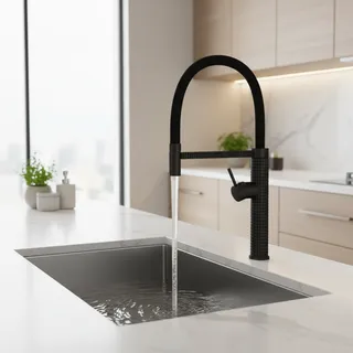 Robinet de cuisine en laiton à côtes noires